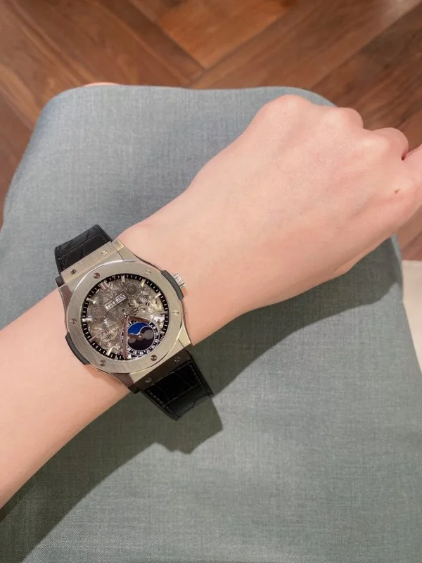 HUBLOT CLASSIC FUSION AEROFUSION MOONPHASE TITANIUM 42mm