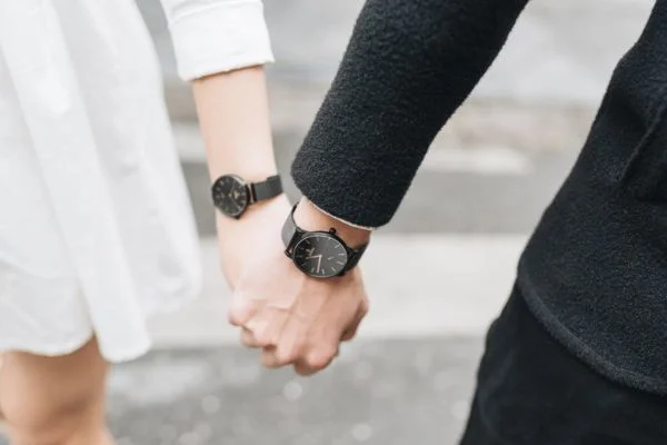 Top 15 mẫu đồng hồ cặp giá rẻ cực đẹp dành tặng cho các đôi tình
