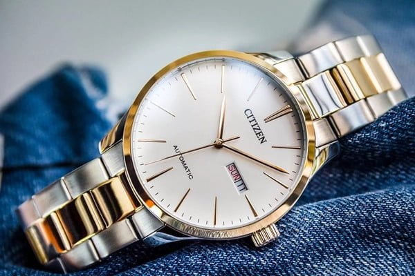 Cách nhận biết đồng hồ Guess chính hãng qua kim và cọc bên trong đồng hồ