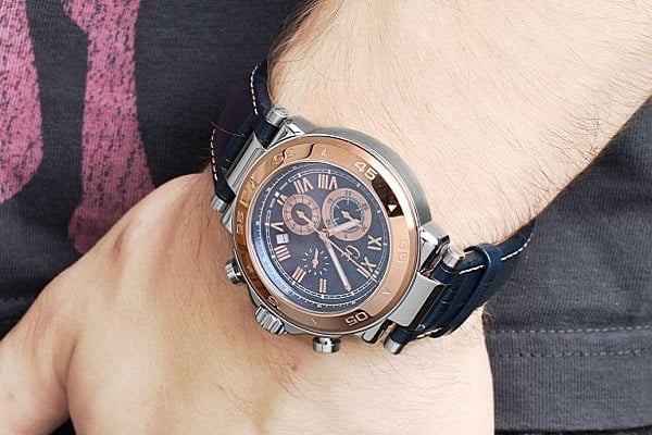 Cách nhận biết đồng hồ Guess chính hãng qua mặt số