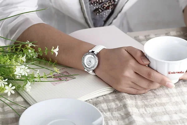 Con gái nên đeo đồng hồ tay nào cho phù hợp?