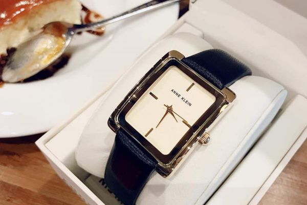 Đồng hồ Anne Klein của nước nào?