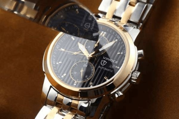 Nên mua đồng hồ kính khoáng hay kính Sapphire