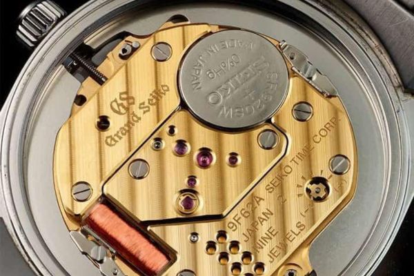 Ưu và nhược điểm của đồng hồ sử dụng máy quartz là gì?