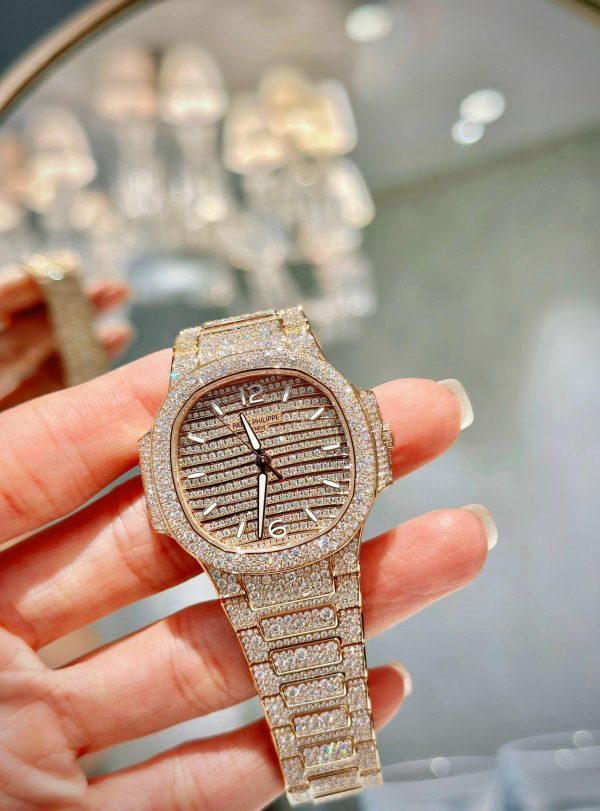 Patek Philippe Nautilus 7118/1450R Ladies Automatic