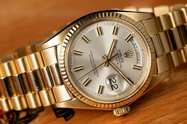 Đồng hồ Rolex Oyster được chế tác từ những vật liệu chất lượng cao
