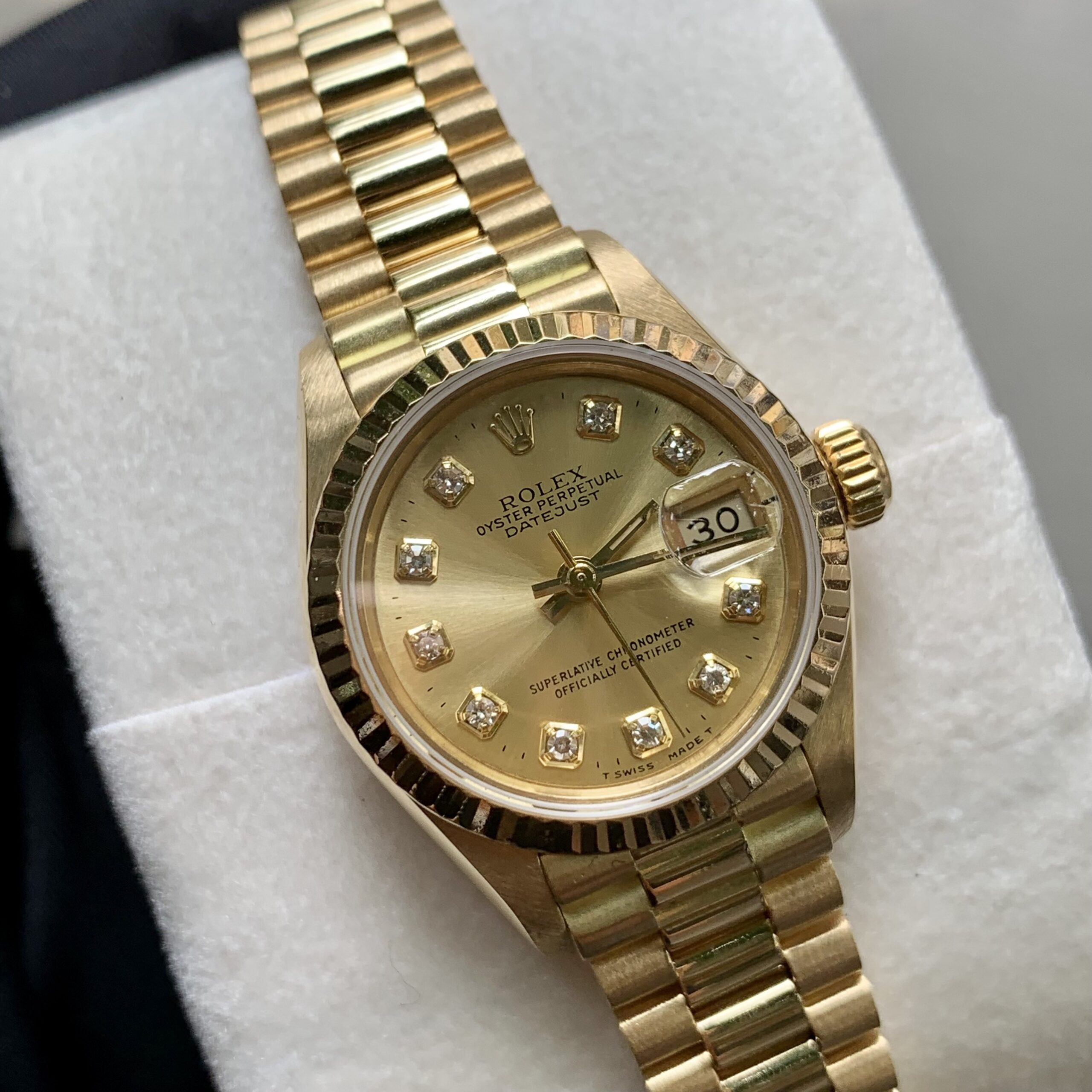 Đồng hồ Rolex dưới 200 triệu vàng khối nữ 26mm