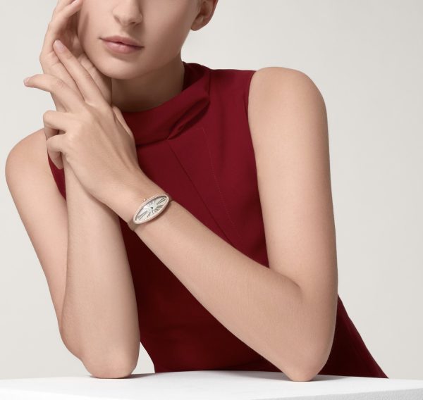 CARTIER BAIGNOIRE ALLONGÉE ROSE GOLD DIAMOND MEDIUM MODEL